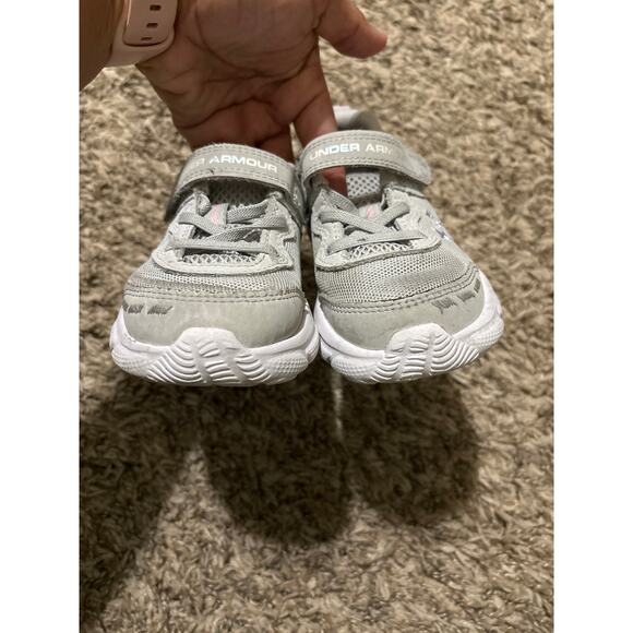 Girl Under Armour Shoes 9 - Picture 4 of 5